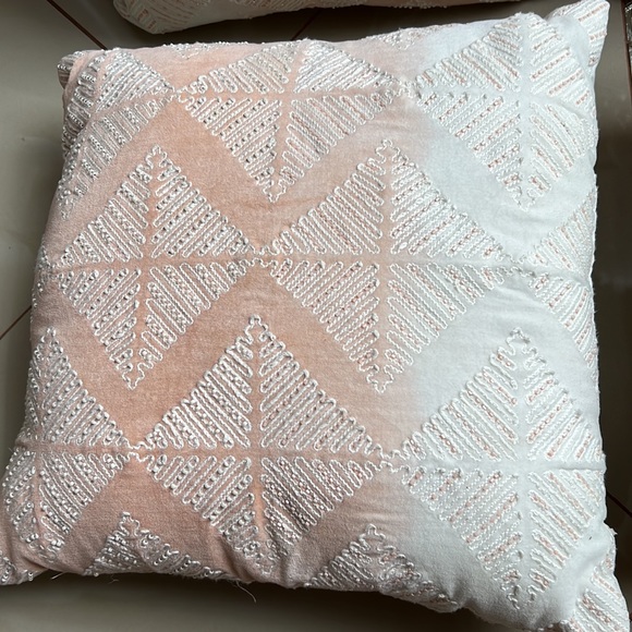 Ombré pink and white throw accent pillows - Picture 2 of 4